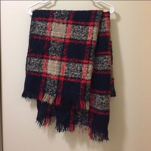 Bouclé plaid scarf